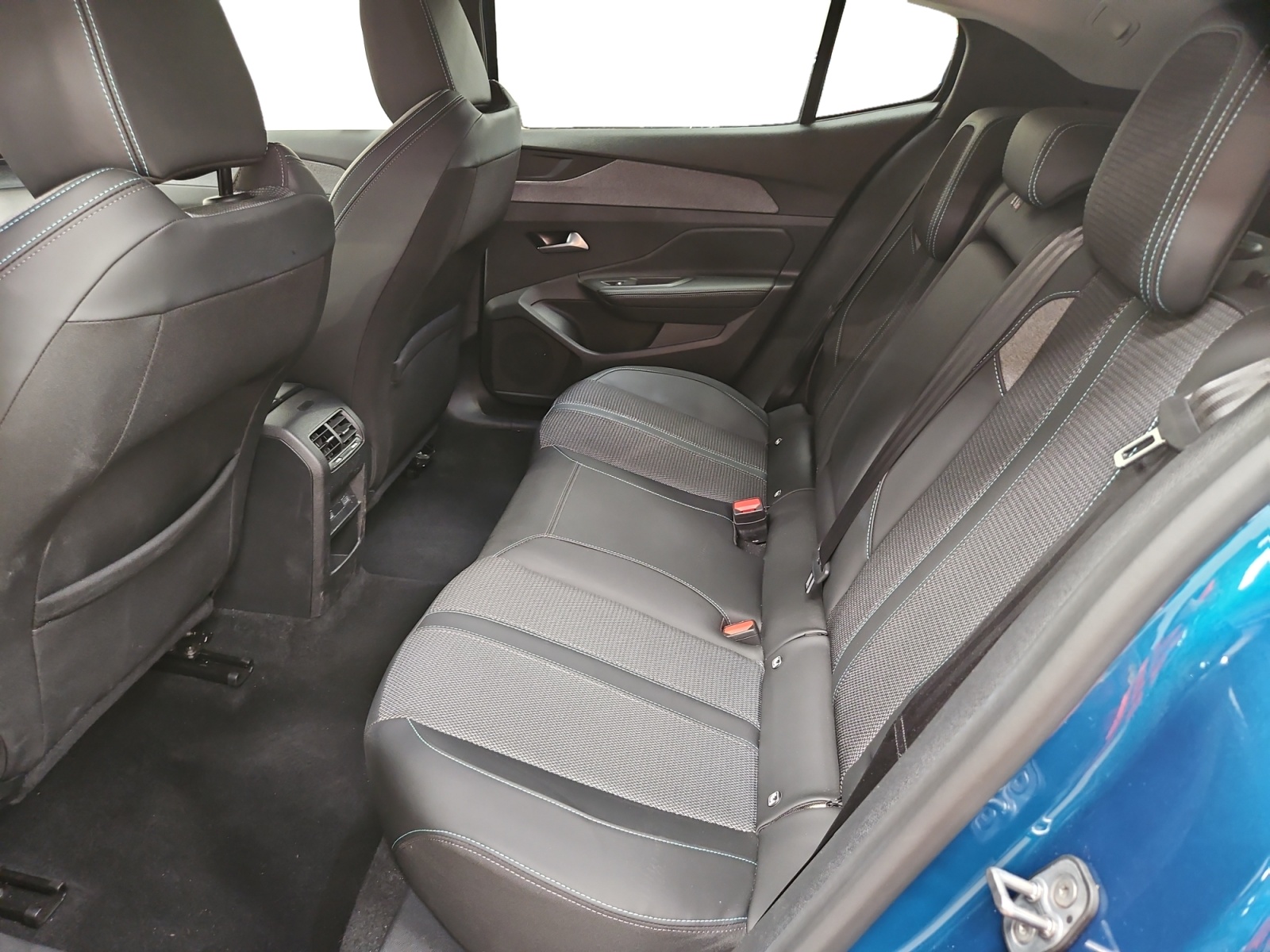 PEUGEOT 408 ALLURE  HYBRID 136 E-DCS6 2025