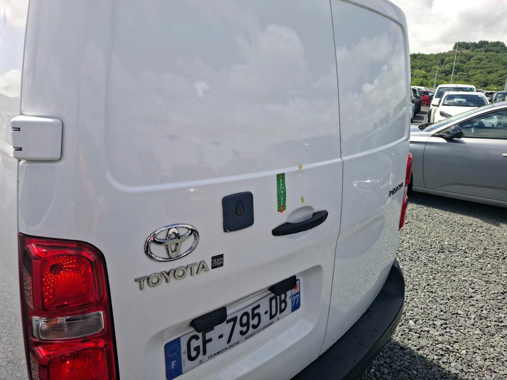 TOYOTA  2022