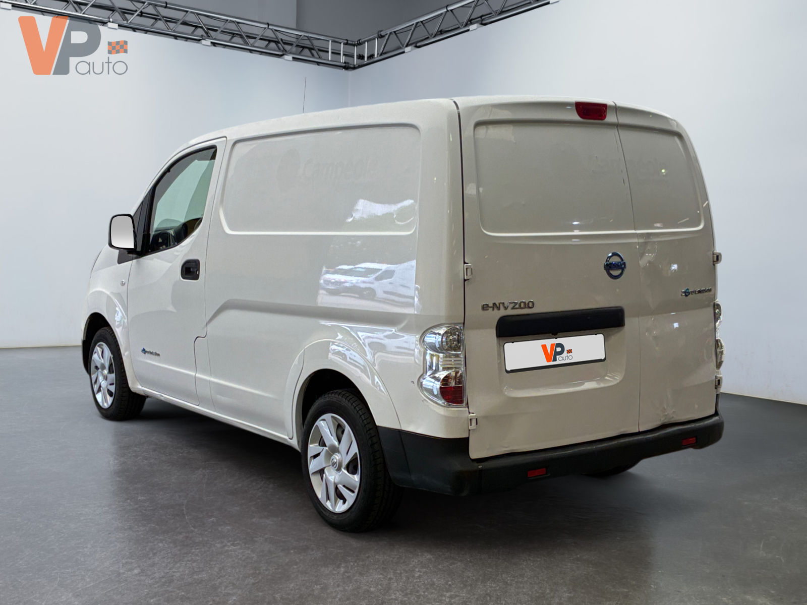 NISSAN  2020