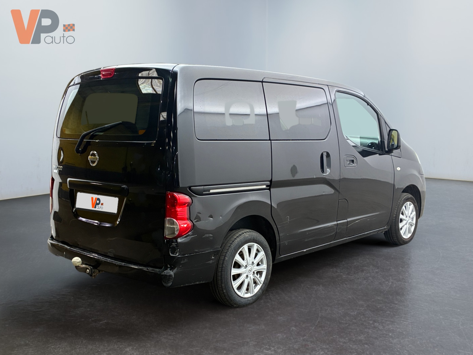 NISSAN  2017