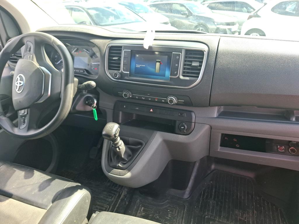 TOYOTA  2022