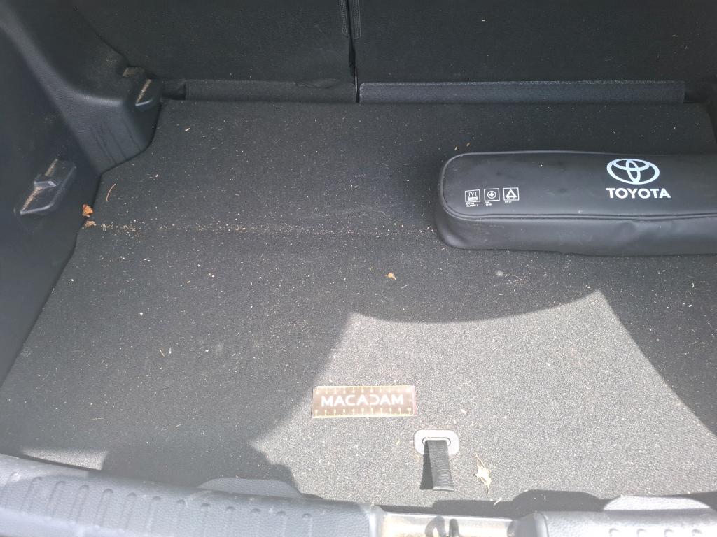 TOYOTA  2021