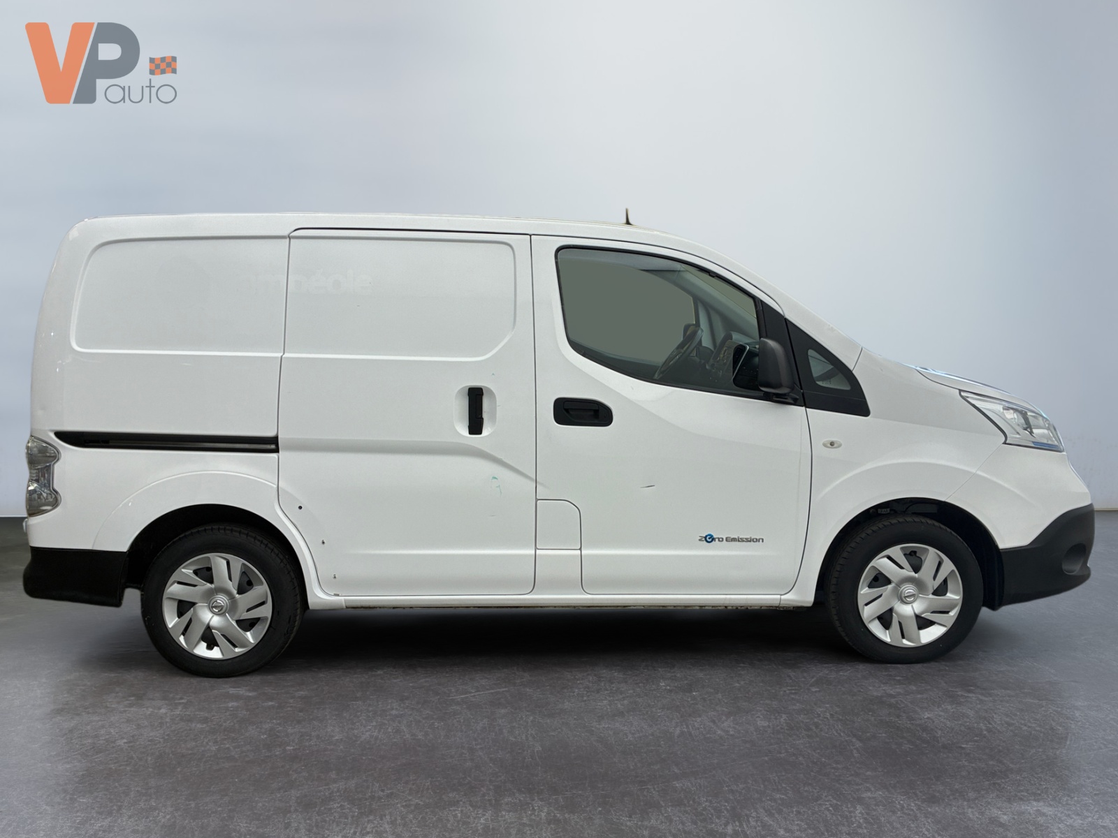 NISSAN  2020