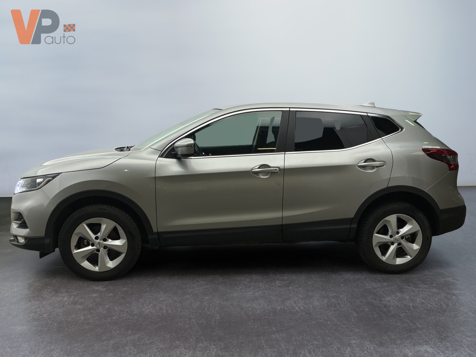 NISSAN  2019