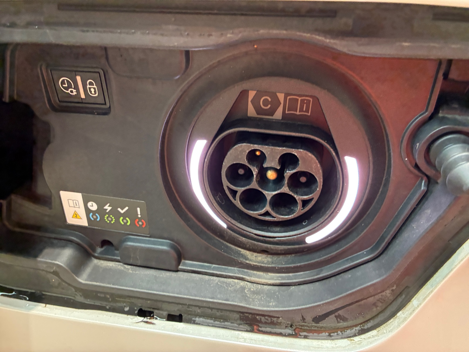 PEUGEOT 3008 Hybrid4 300 e-EAT8 2022