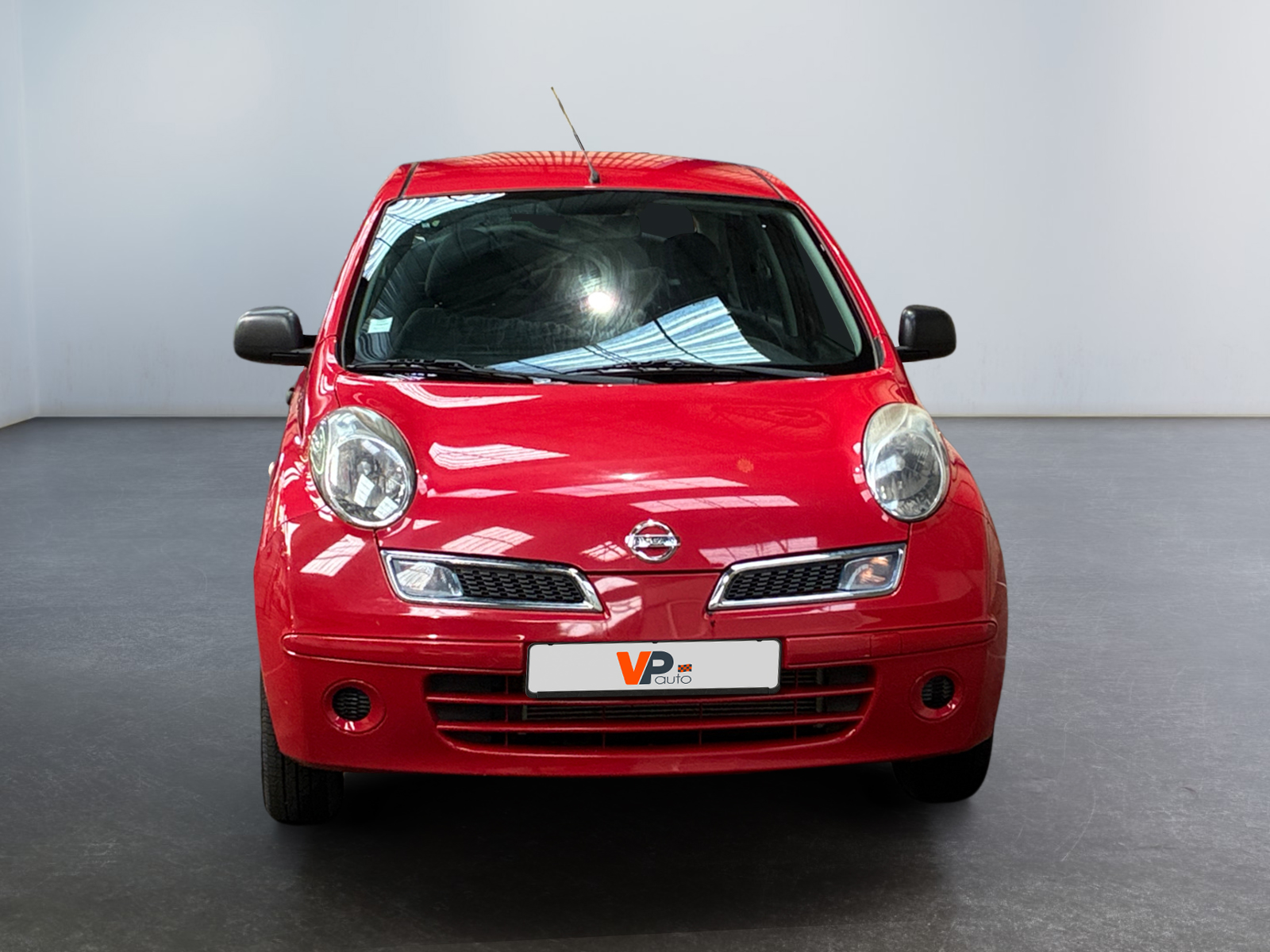 NISSAN  2010