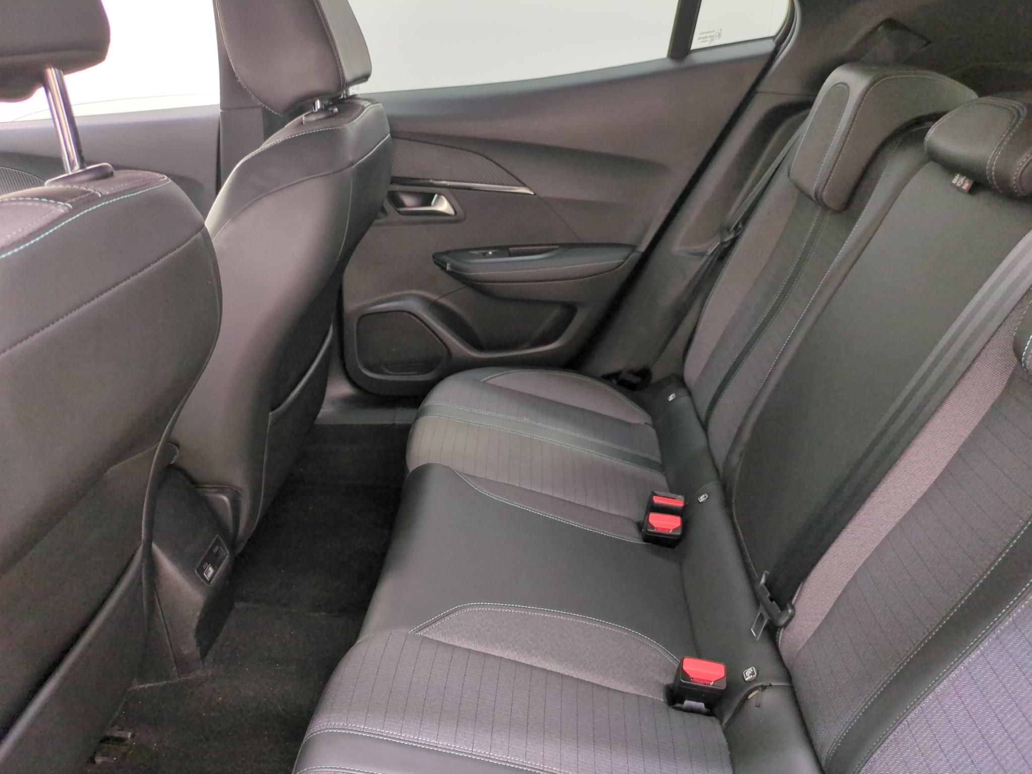 PEUGEOT 2008 BlueHDi 130 S&S EAT8 Allure Pack 2021