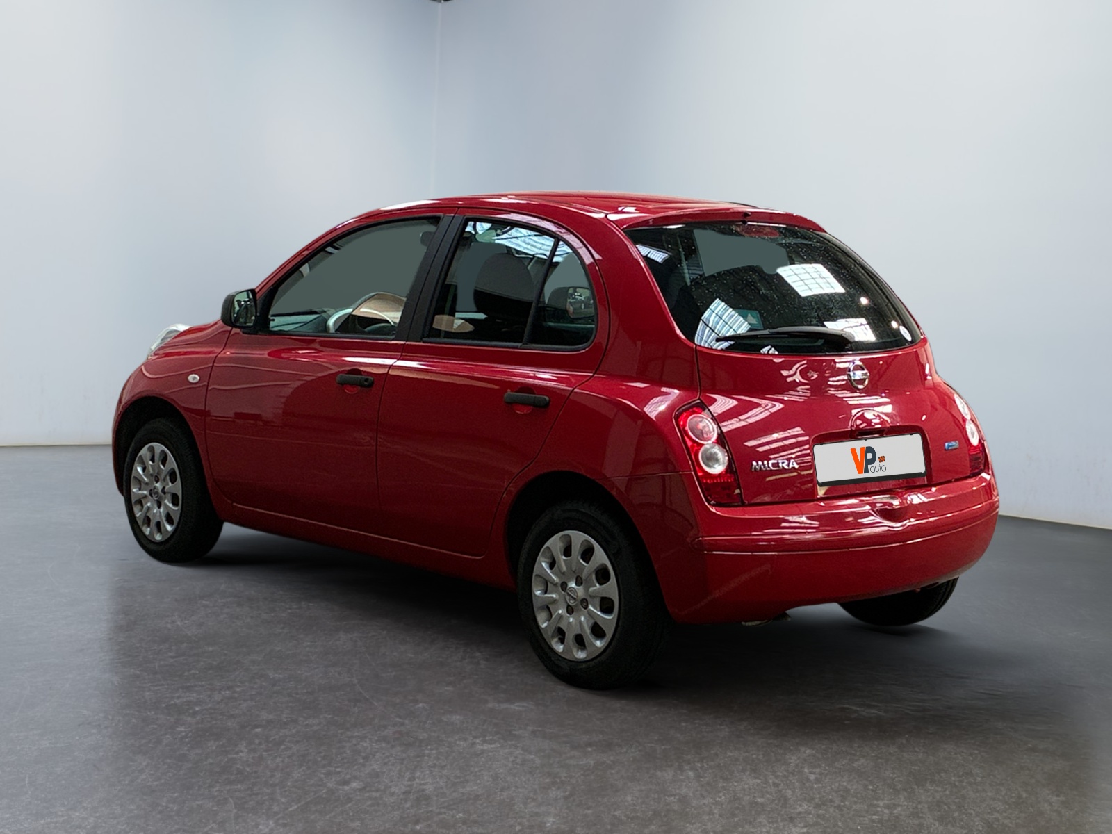 NISSAN  2010
