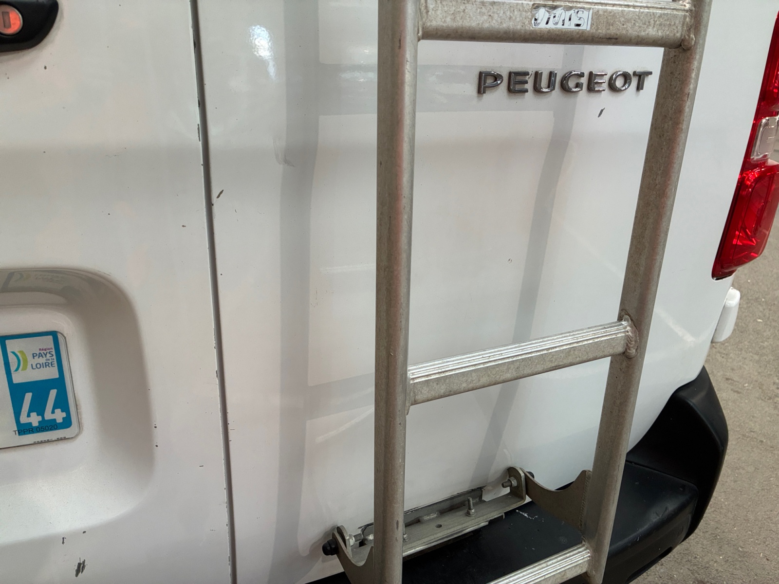 PEUGEOT EXPERT FOURGON EXPERT FGN TOLE LONG BLUEHDI 180 S&S EAT8 PREMIUM 2021