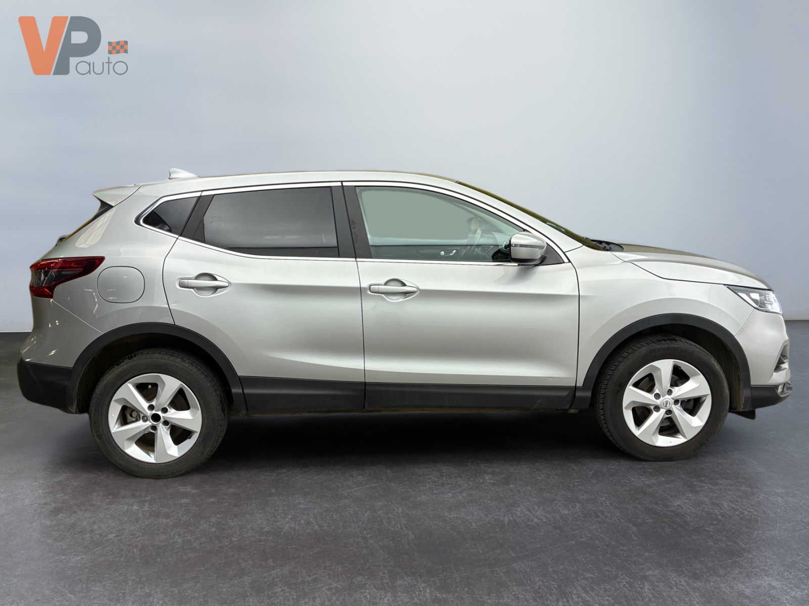 NISSAN  2019