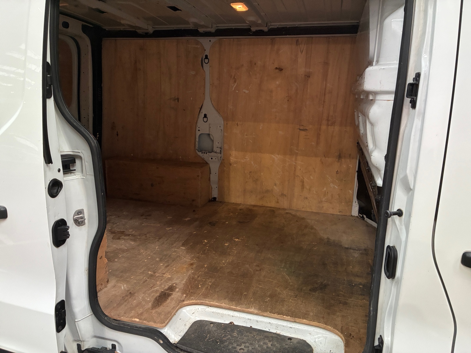 NISSAN NV300 FOURGON 2019 EURO 6D-TEMP FOURGON L1H1 2T8 2.0 DCI 120 BVM OPTIMA 2021