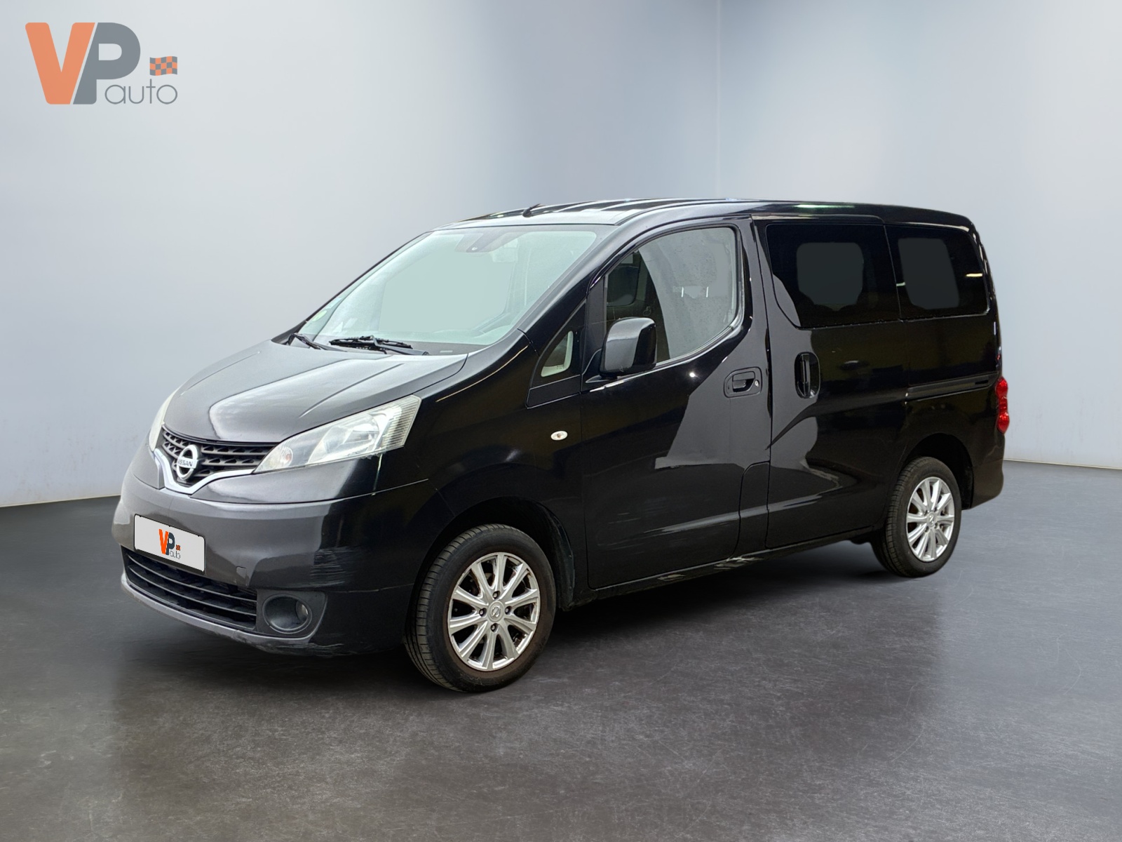 NISSAN  2017