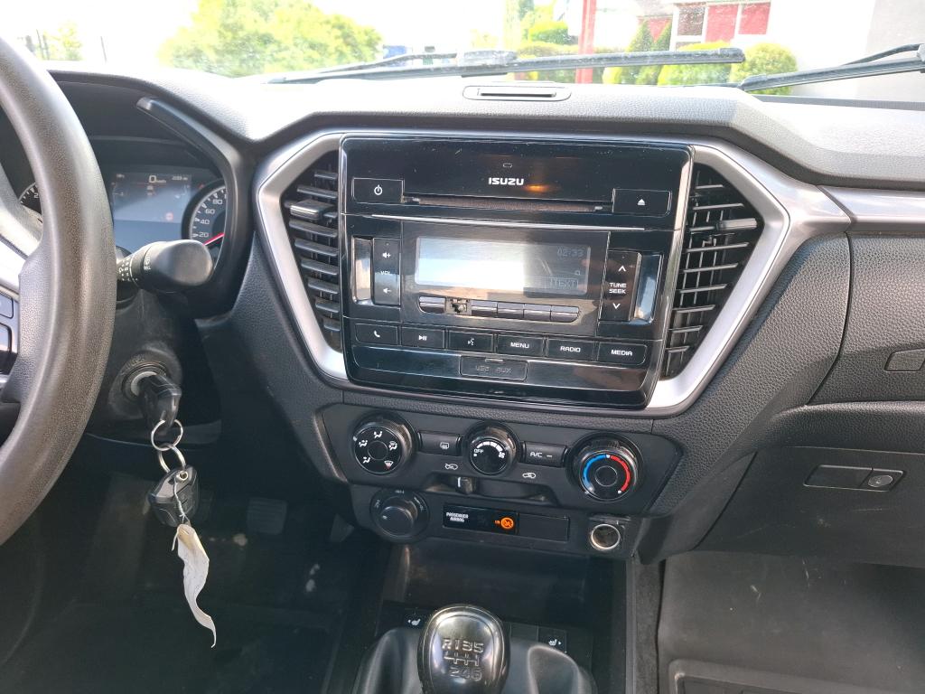 ISUZU  2022
