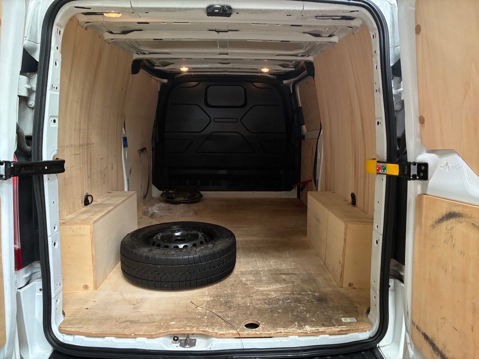 FORD TRANSIT CUSTOM FOURGON 300 L2H1 2.0 ECOBLUE 170 BVA TREND BUSINESS 2023