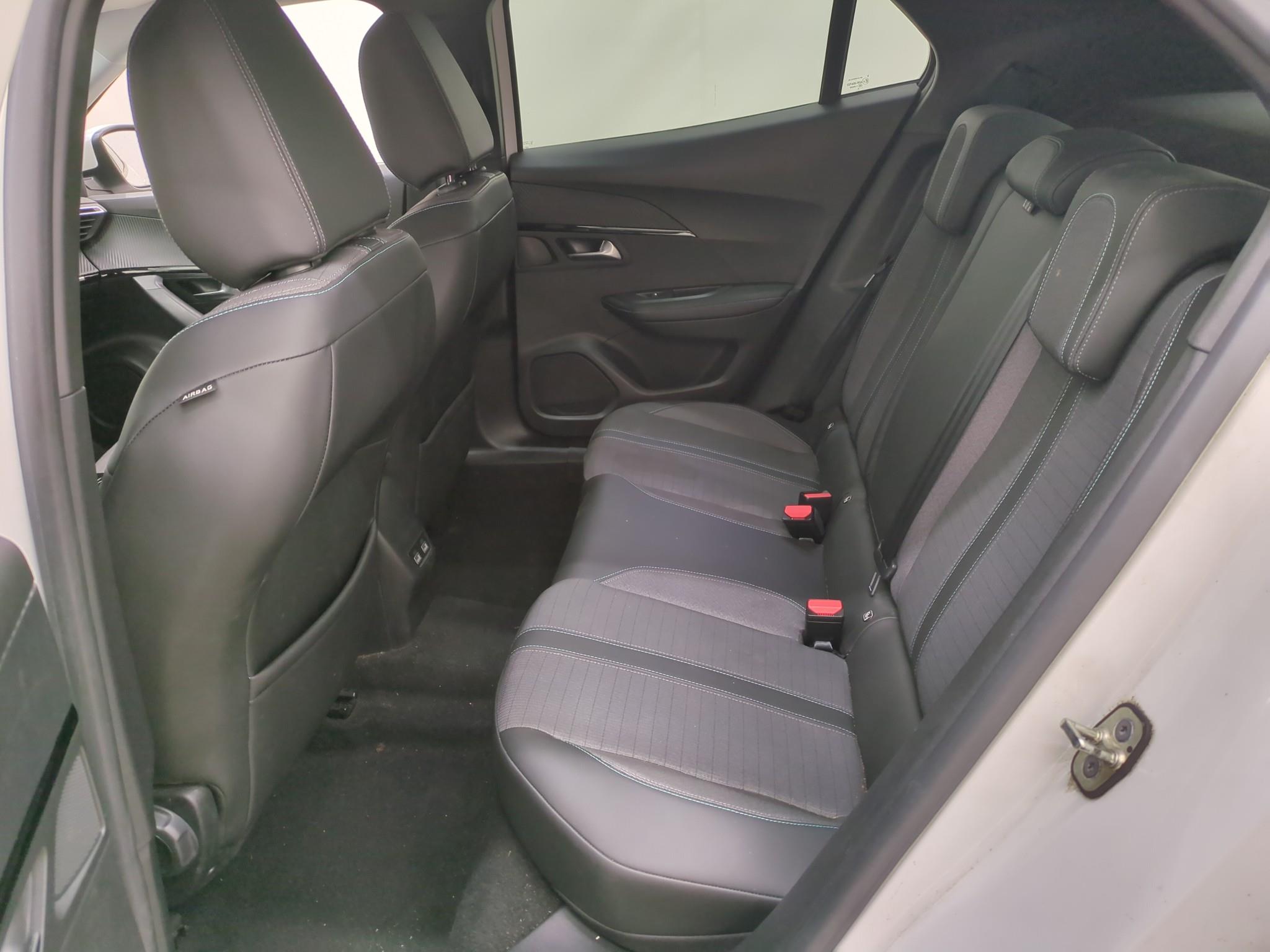 PEUGEOT 2008 BUSINESS BlueHDi 130 S&S EAT8 Allure 2021