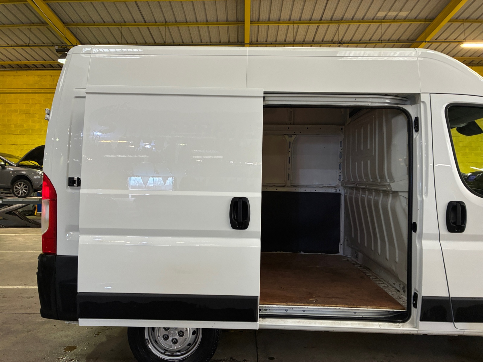PEUGEOT BOXER FG 2.2BLUEHDI140 ASPHALT 2021