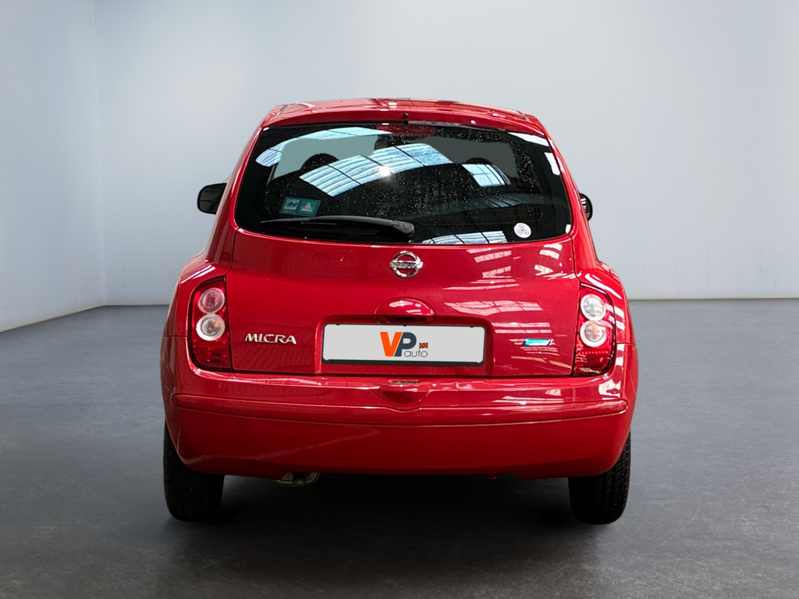 NISSAN  2010