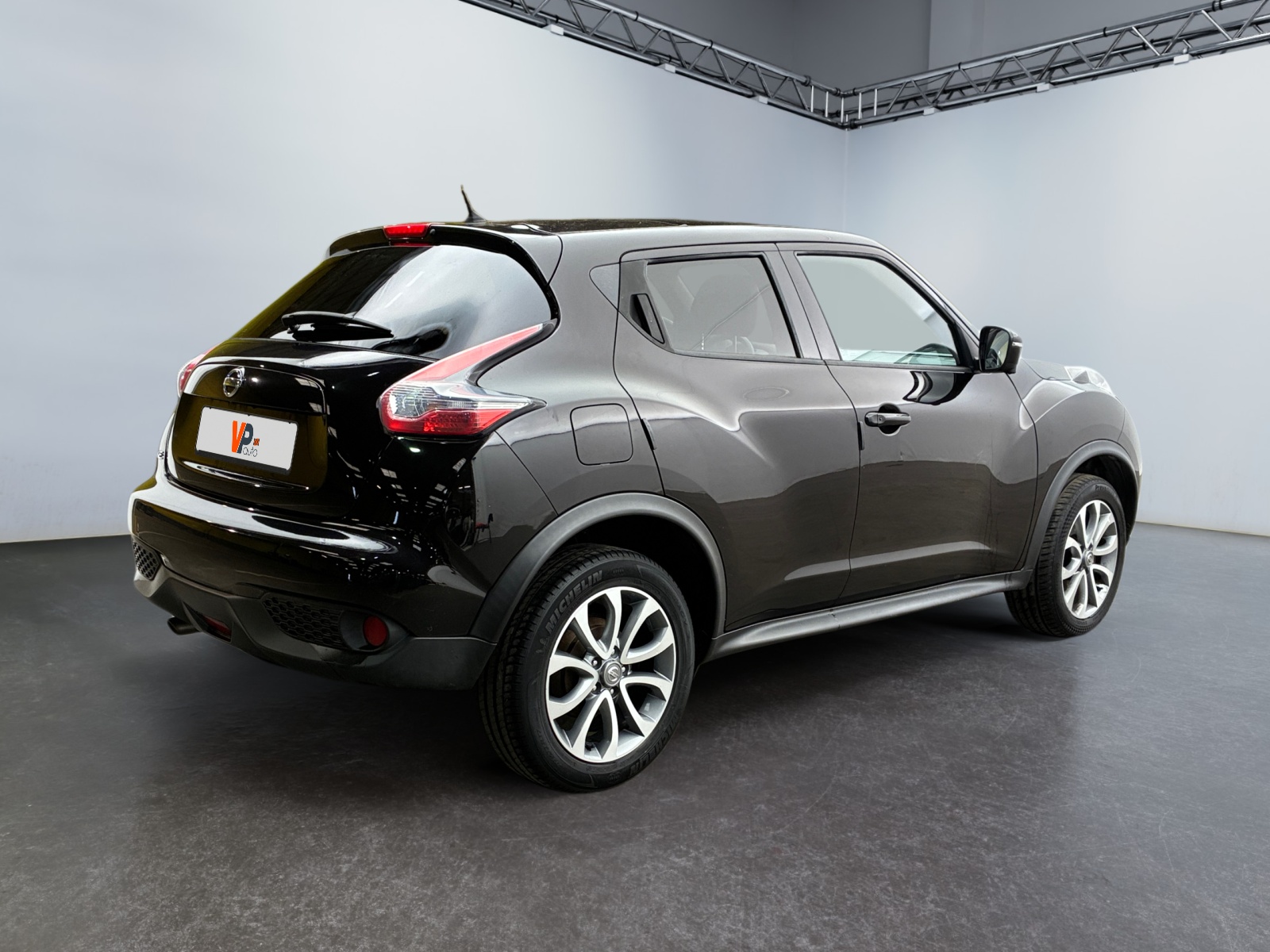 NISSAN  2016