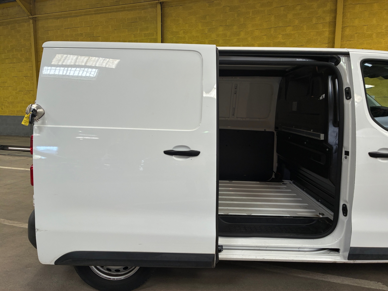 PEUGEOT EXPERT FOURGON EXPERT FGN TOLE STANDARD 1.5 BLUEHDI 120 S&S BVM6 PREMIUM 2021