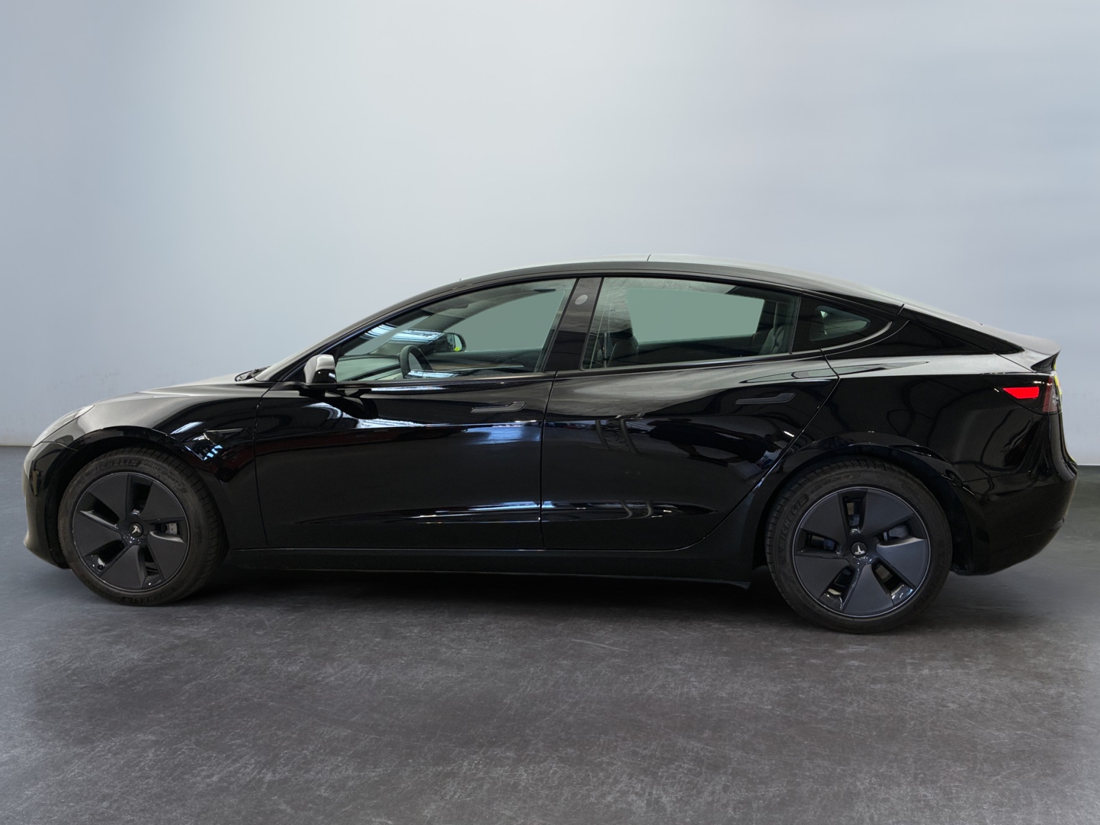 TESLA  2023