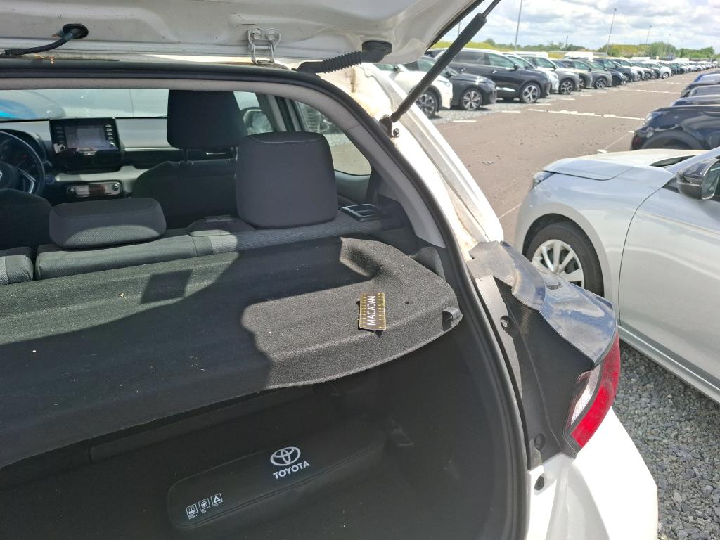 TOYOTA  2021