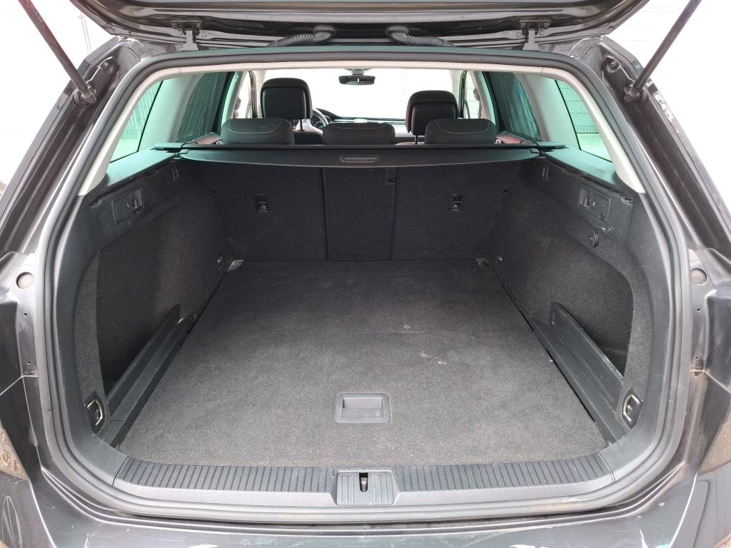 VOLKSWAGEN VOLKSWAGEN PASSAT SW 2.0 TDI EVO SCR 122 DSG7 Life Plus 2023