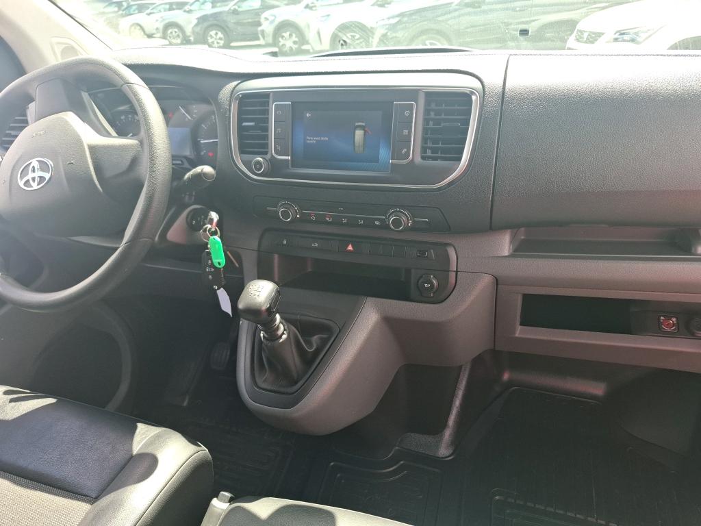 TOYOTA  2022