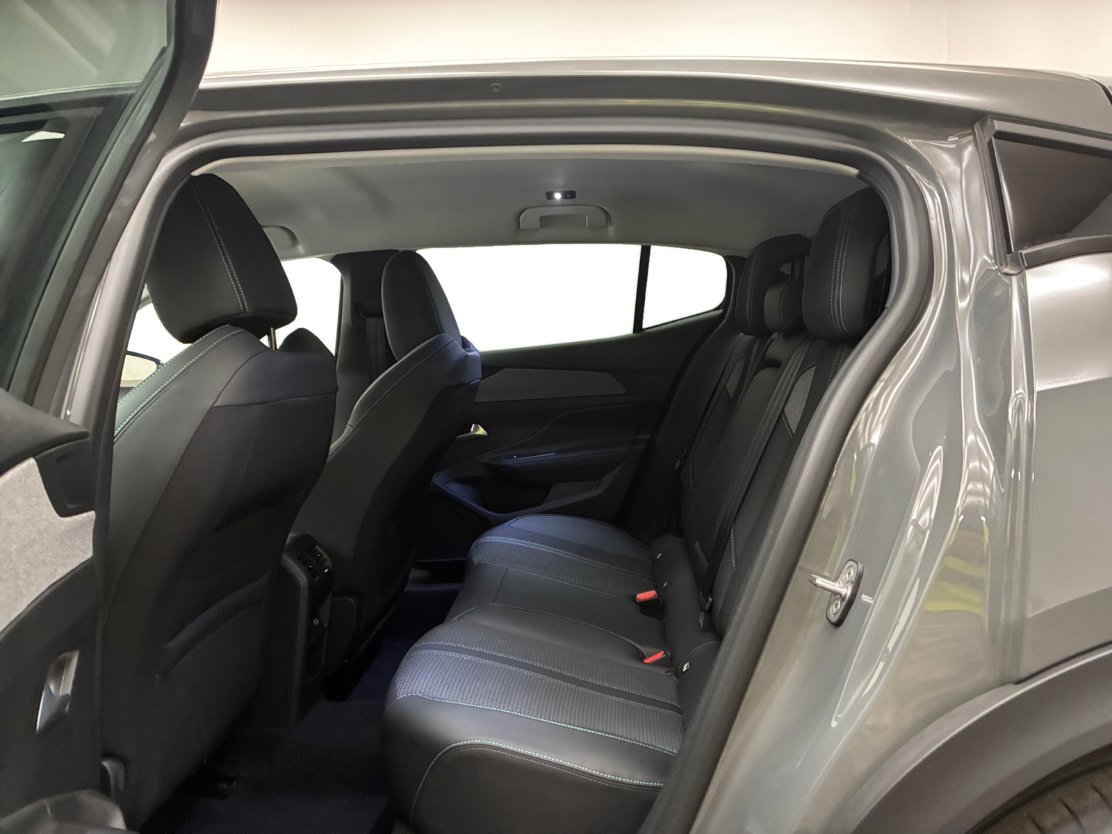 PEUGEOT 408 Hybrid 145 e-DCS6 Allure 2025