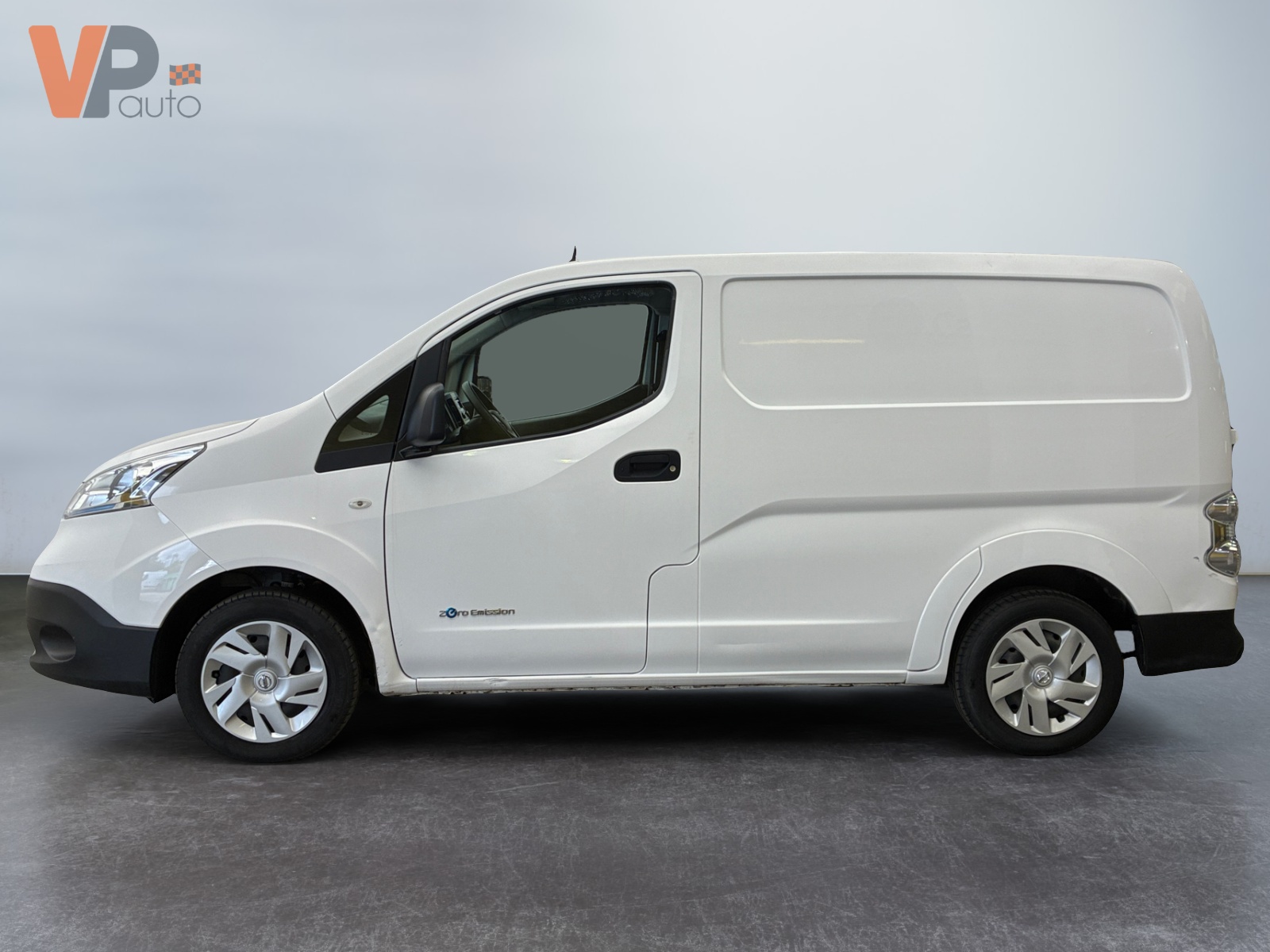 NISSAN  2020