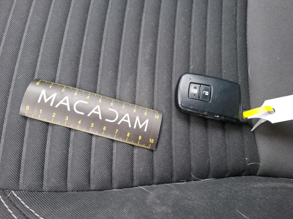 TOYOTA  2019