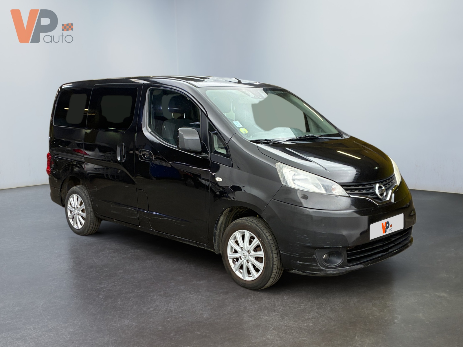NISSAN  2017