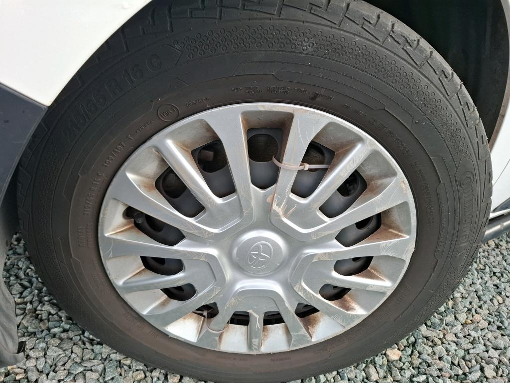 TOYOTA  2022