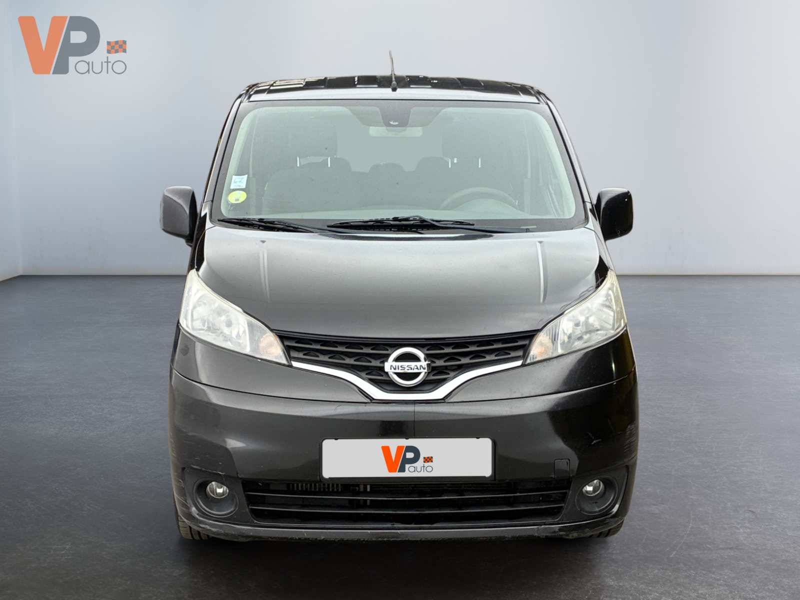 NISSAN  2017