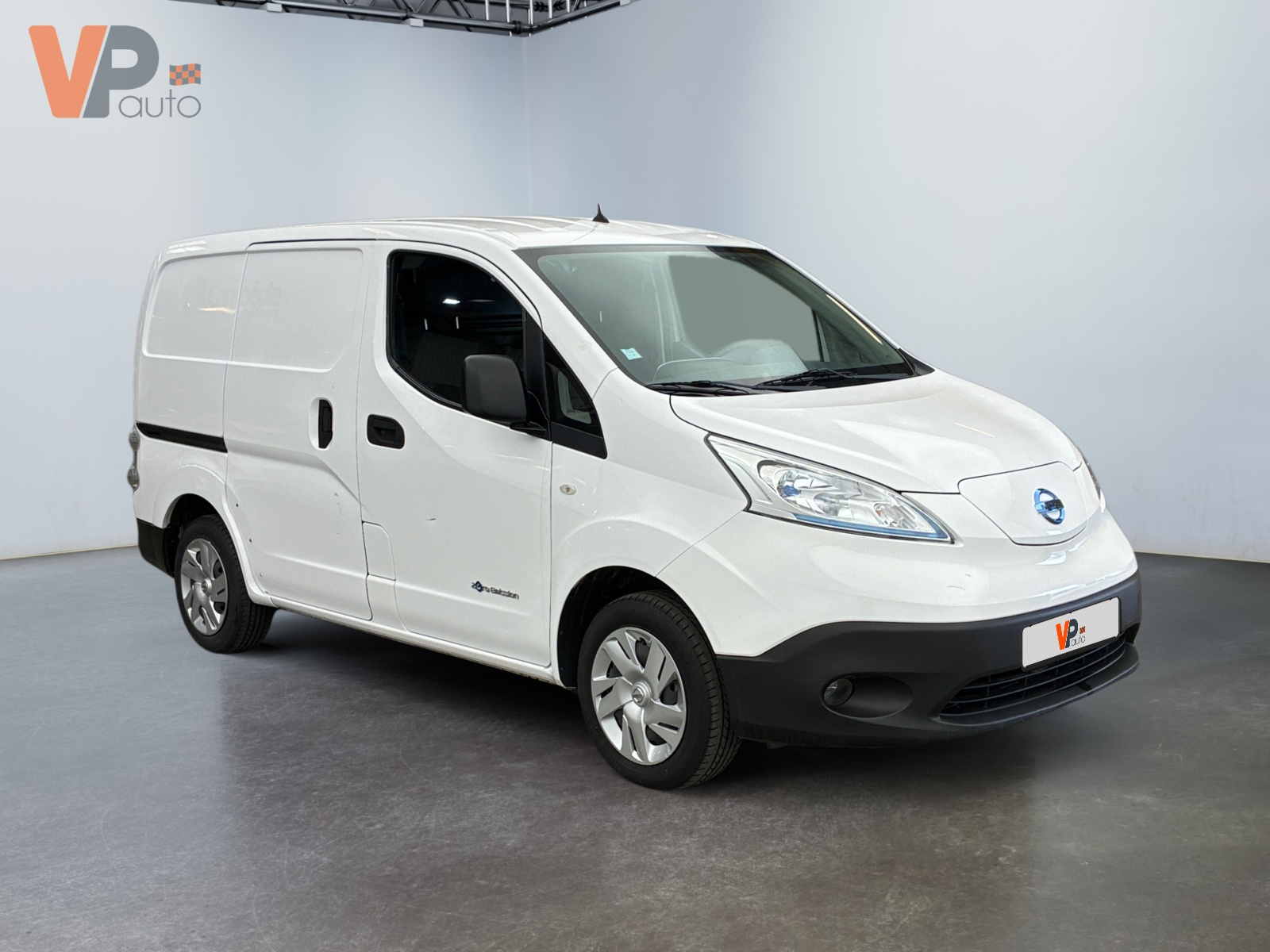 NISSAN  2020