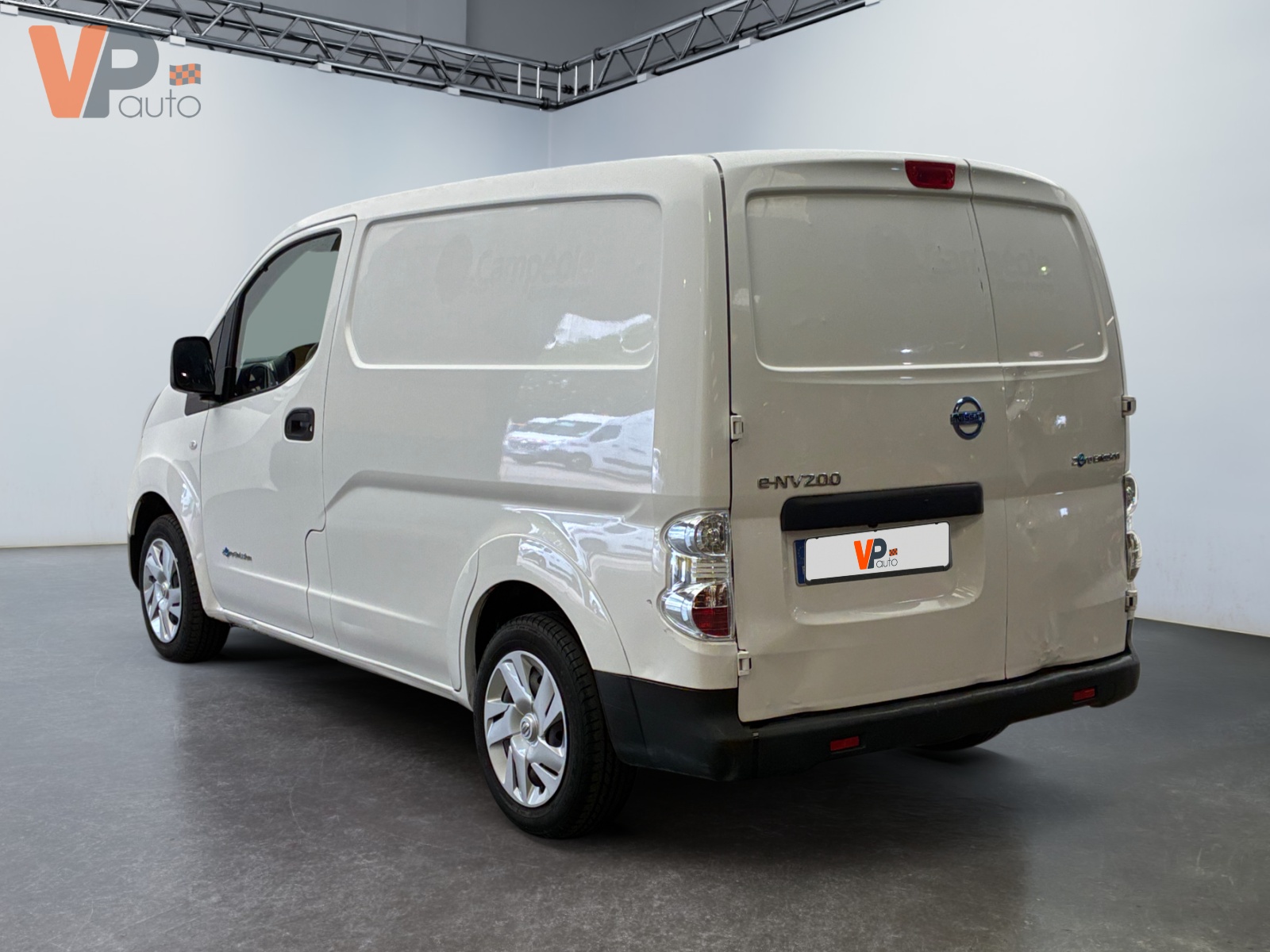 NISSAN  2020