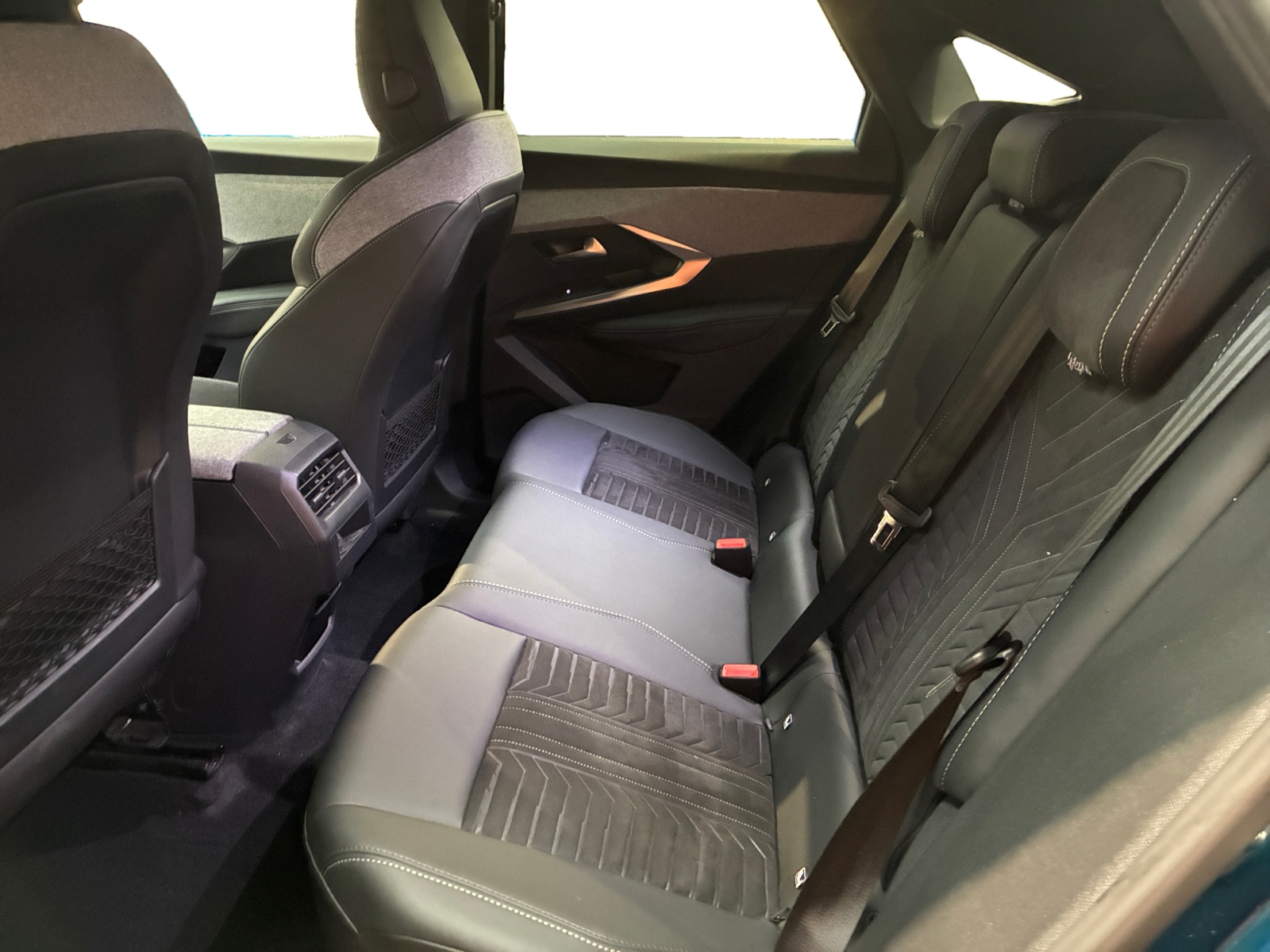 PEUGEOT 3008 Hybrid 136 e-DCS6 GT 2024