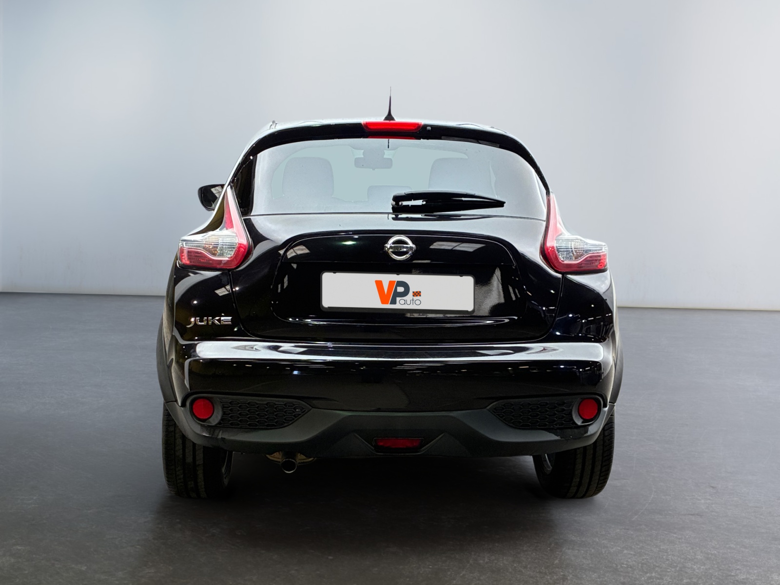 NISSAN  2016