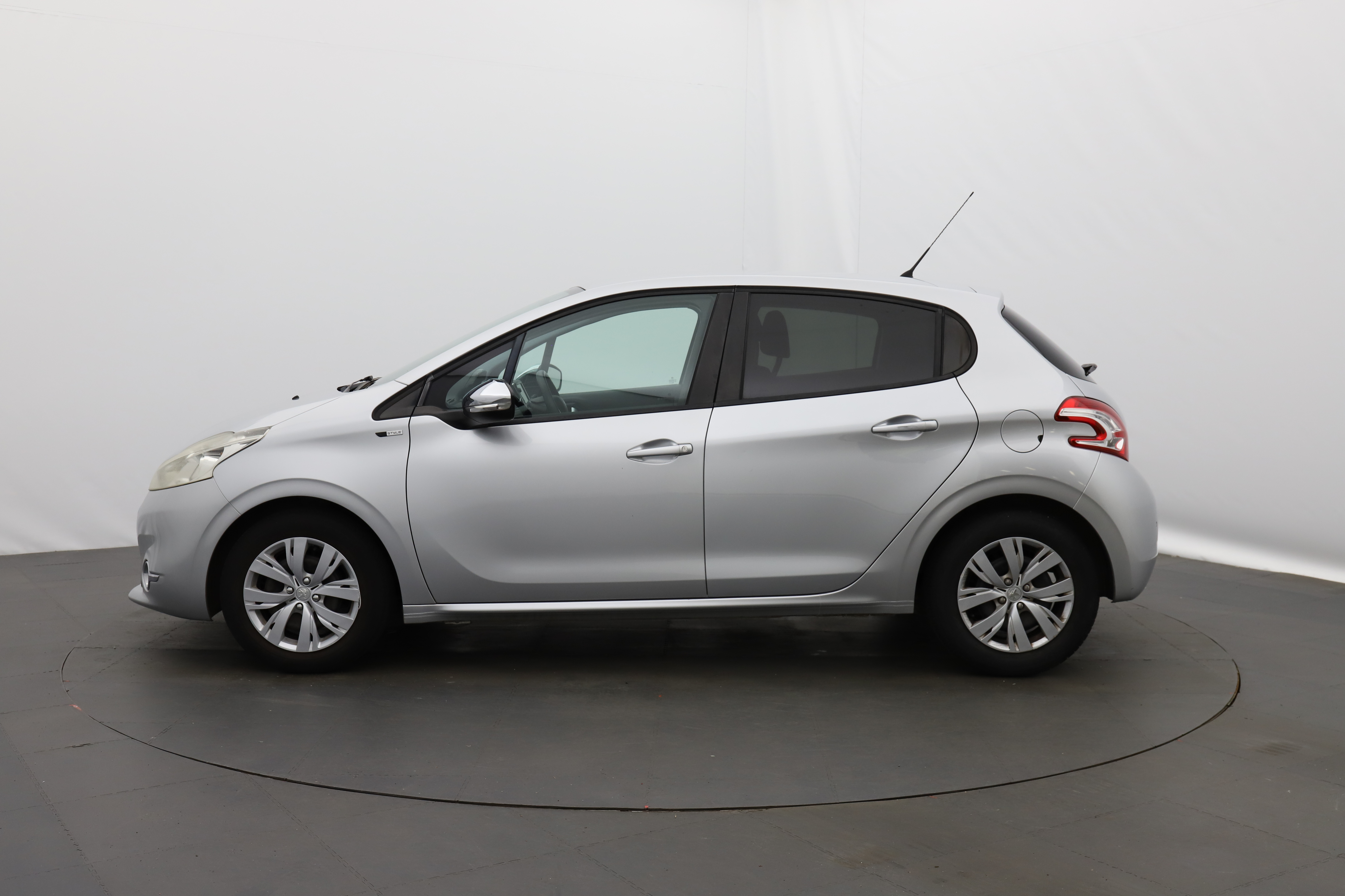 PEUGEOT  2011