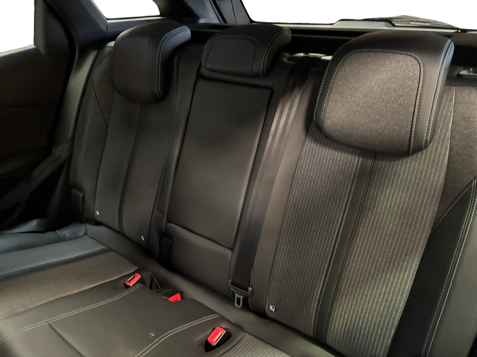 PEUGEOT 3008 3008 Hybrid 225 e-EAT8 Allure Pack 2021