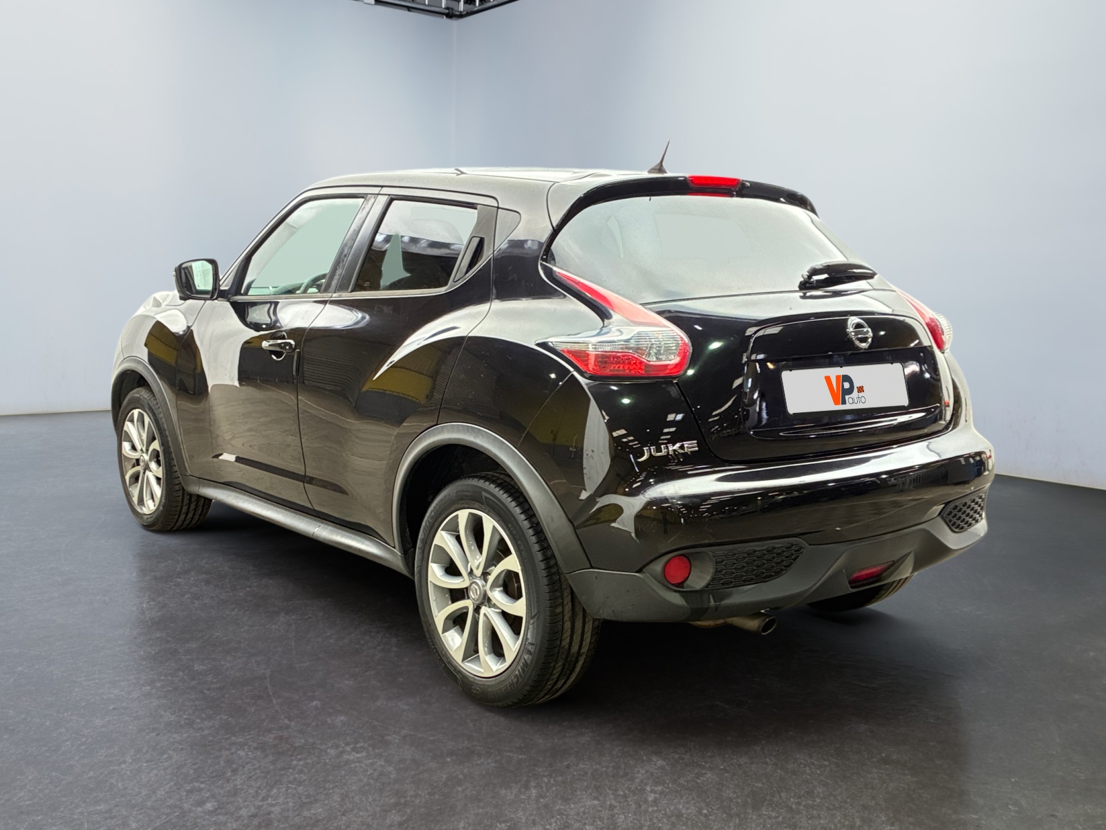 NISSAN  2016