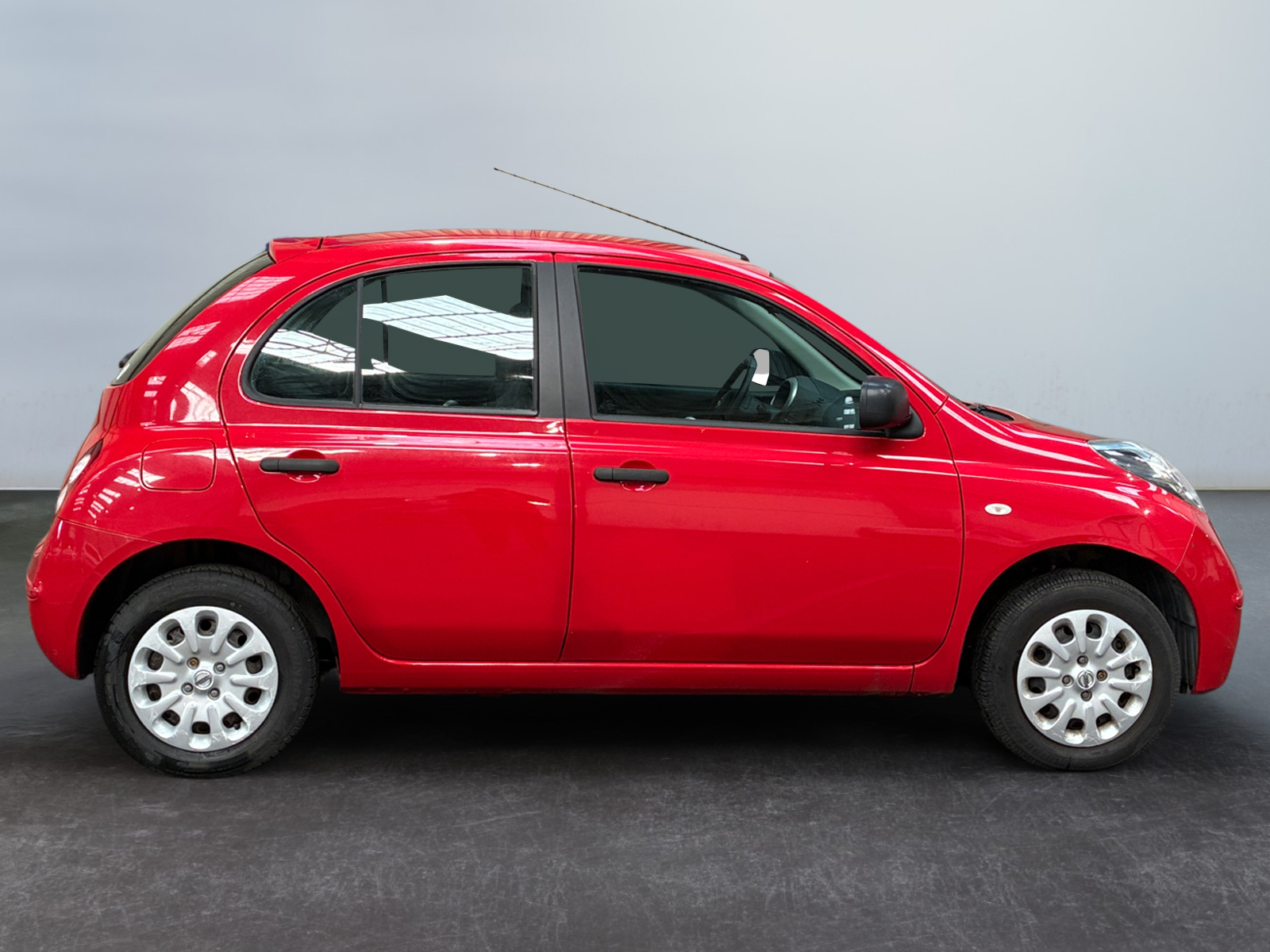 NISSAN  2010