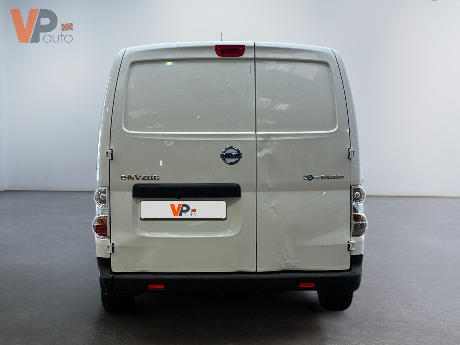 NISSAN  2020