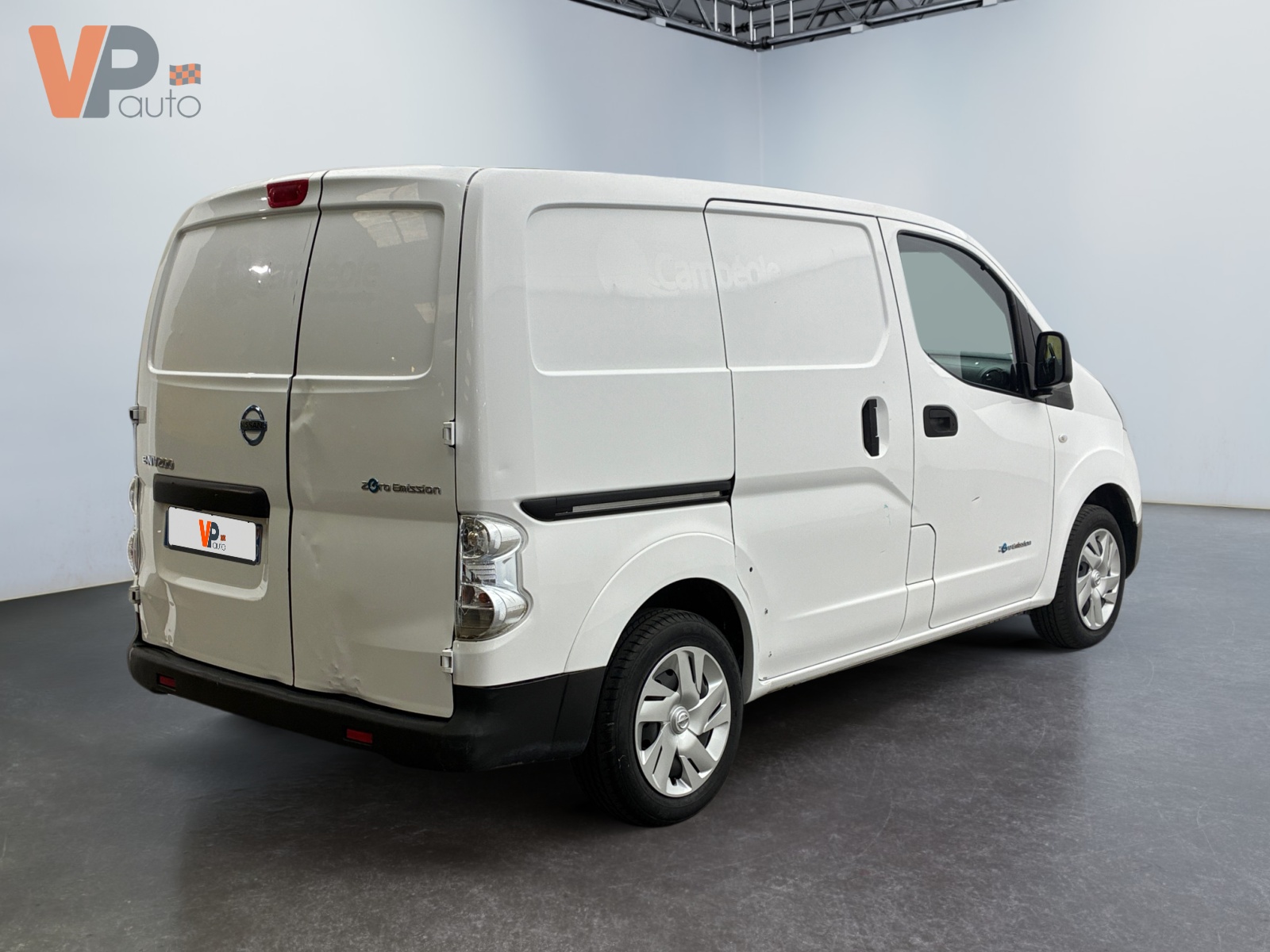 NISSAN  2020