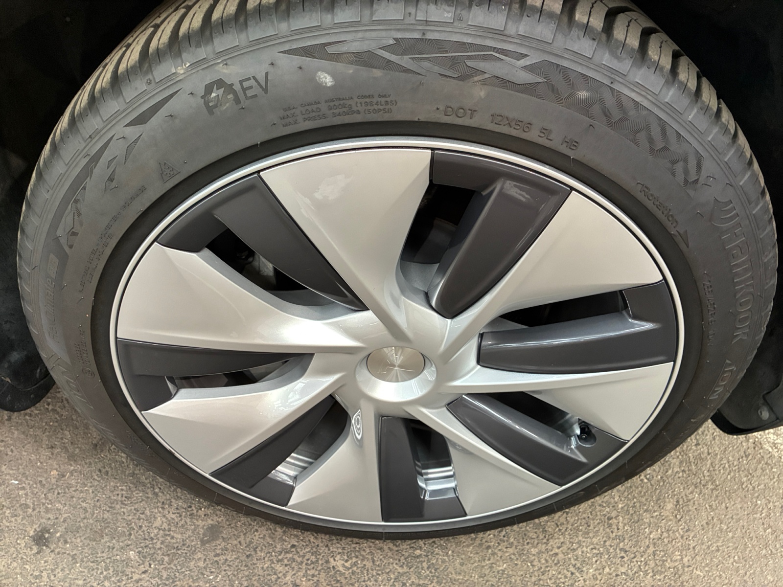 TESLA Model Y Standard RWD 2024