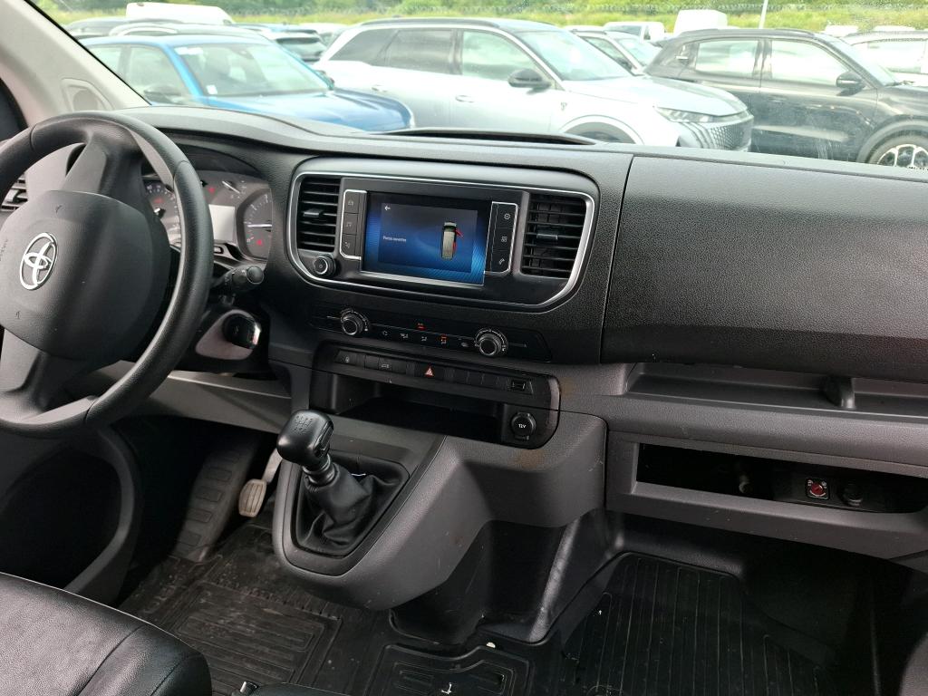 TOYOTA  2022